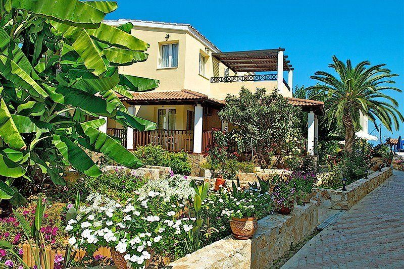 Lilium Hotel Agia Marina  Bagian luar foto